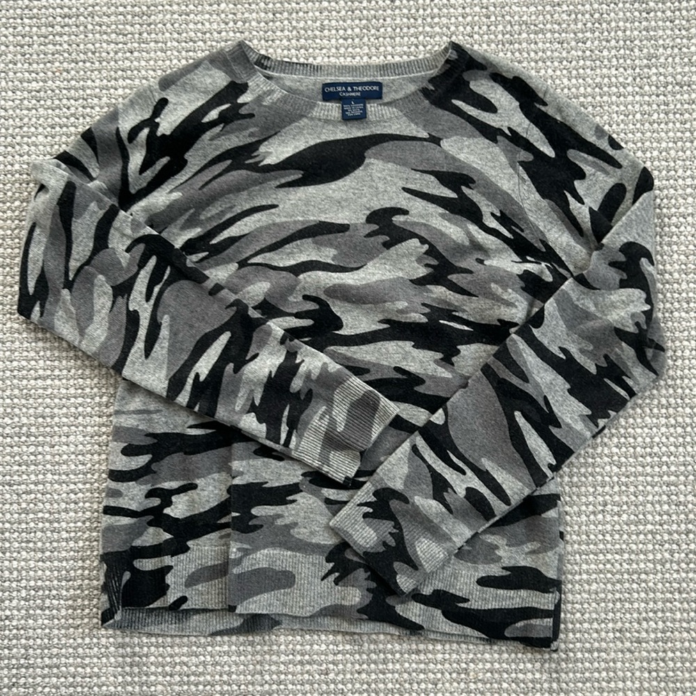 Chelsea & Theodore gray camo cashmere sweater